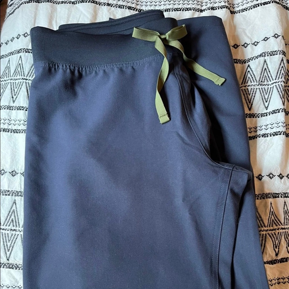 Figs Livingston medium petite